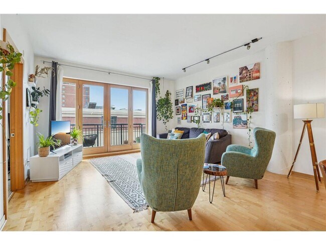 Building Photo - 401 N 2nd St