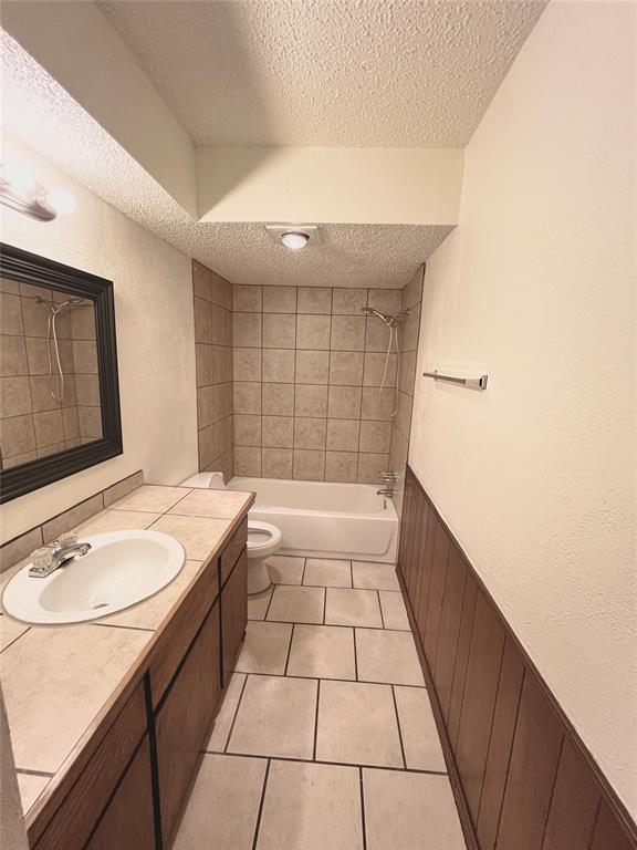 Building Photo - 300 Chalmette Dr