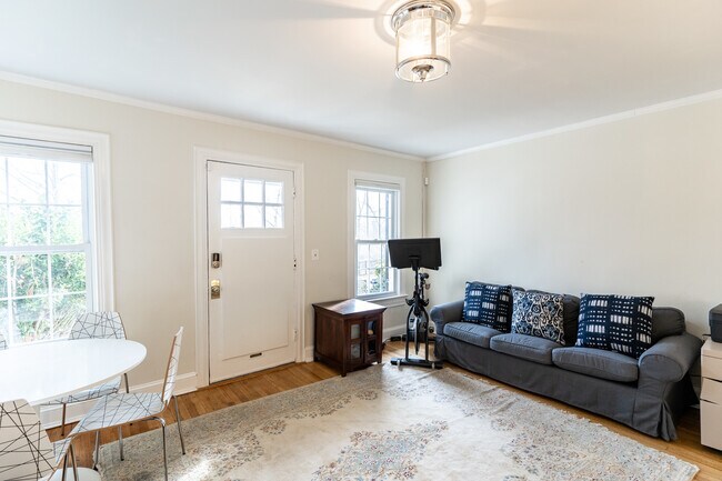 Building Photo - S Street