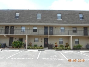 Building Photo - 1010 Pine Tree Dr