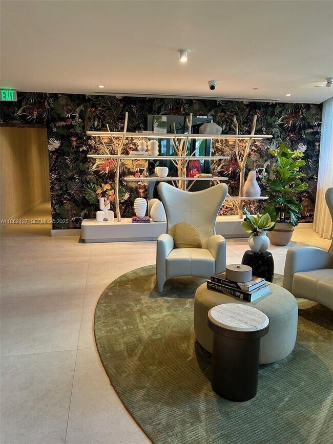 Building Photo - 700 NE 24th St