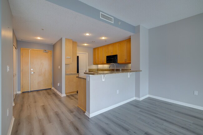 Building Photo - 850 Beech St