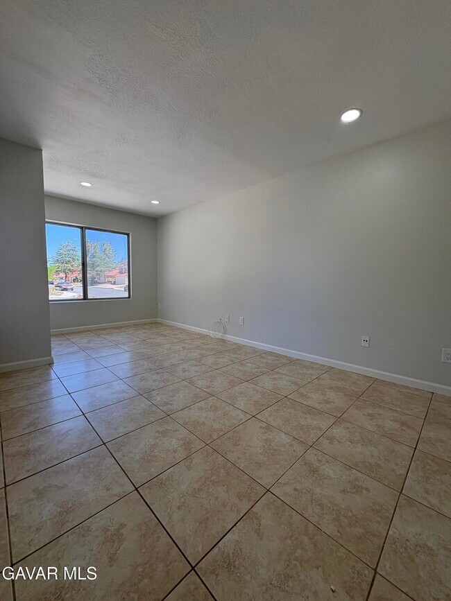 Building Photo - 338 Mesa Verde Ave