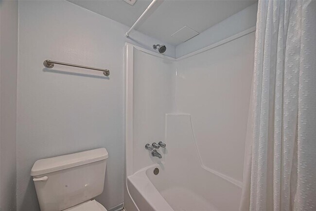 Building Photo - 359 N Post Oak Ln