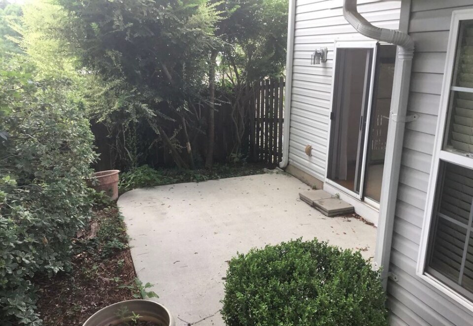 Private yard - 2020 Glennfield Ln