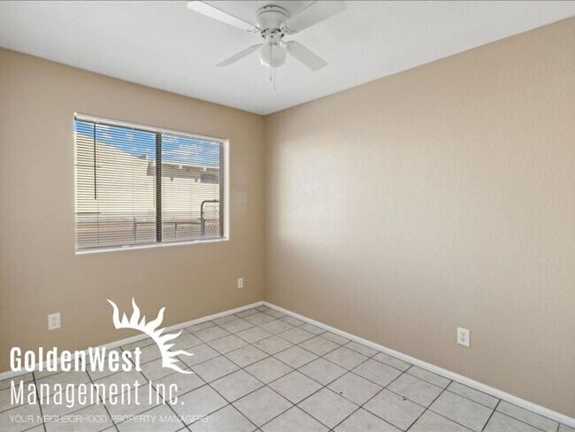 Building Photo - Spacious 4Bdm 2Ba Downtown Duplex