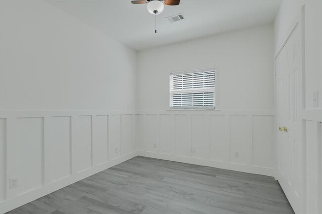Building Photo - 6 Happy Hollow Ct