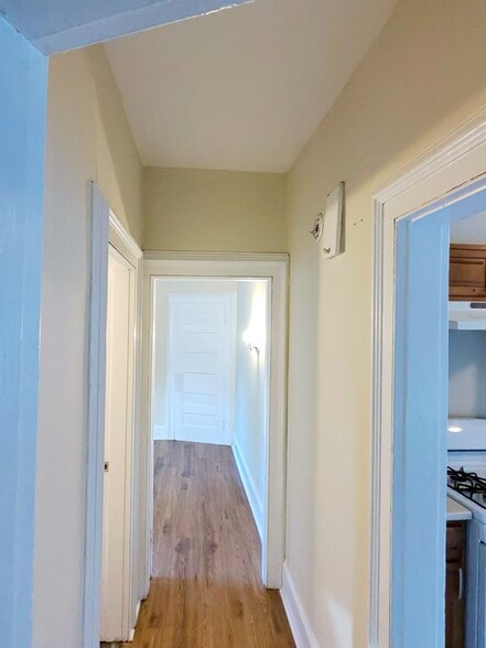 Building Photo - 142 Hillside Ave