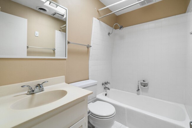 Building Photo - San Pedro Square - West Campus / Shoal Cre...