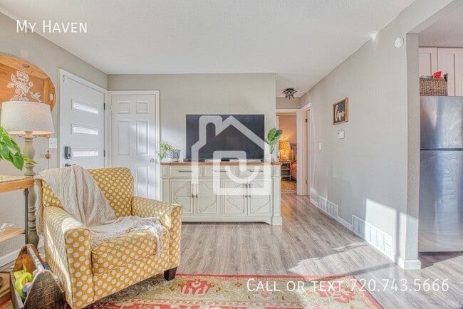 Building Photo - 15169 E Columbia Dr