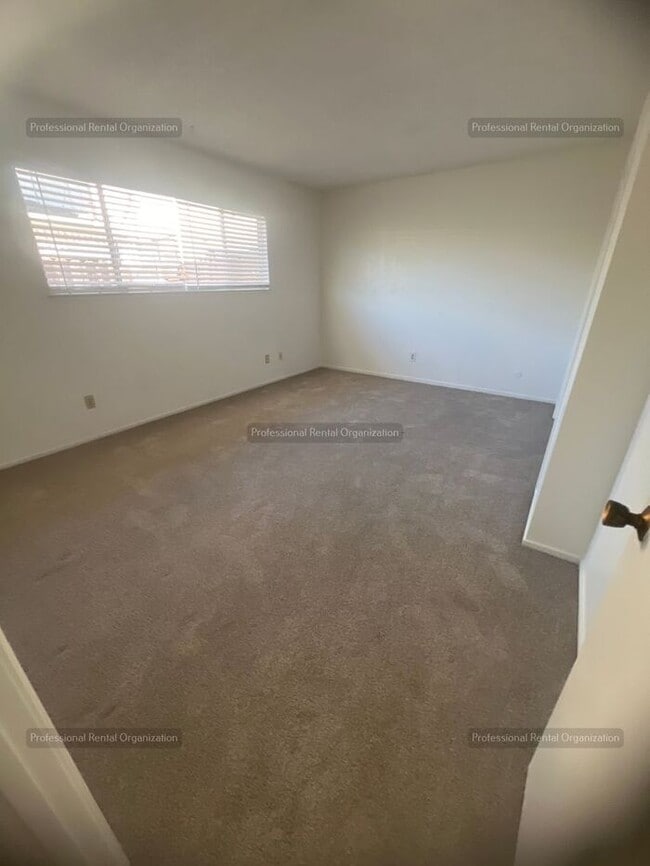 Building Photo - Location, Charm and comfort