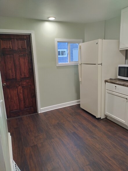 Building Photo - 1525 Clough Ave