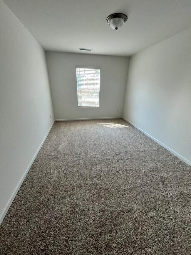 Building Photo - 2690 Yeager Dr NW