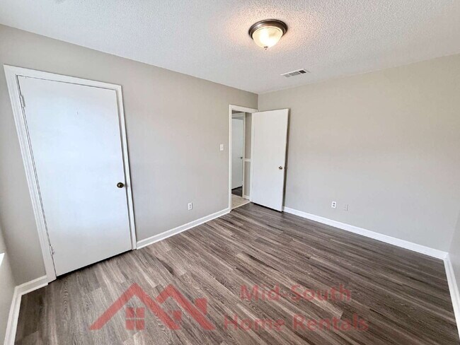 Building Photo - 2587 Wellons Ave