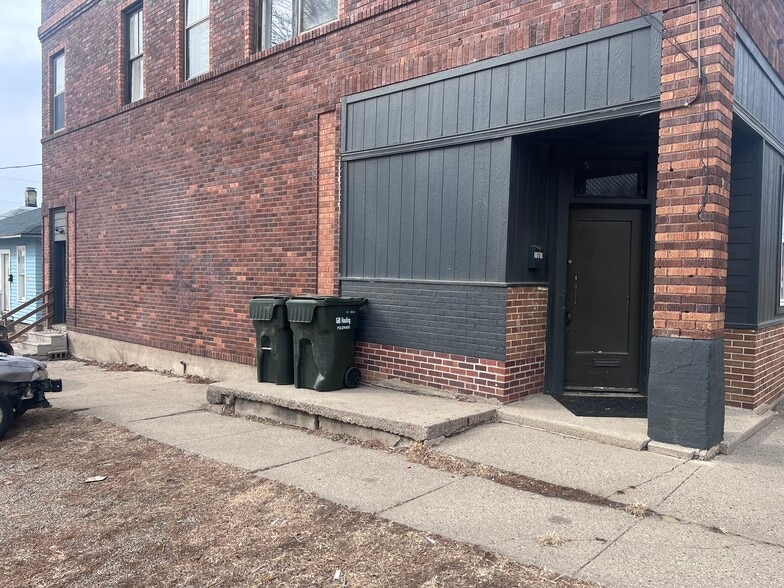 Building Photo - 1001 Dubuque St