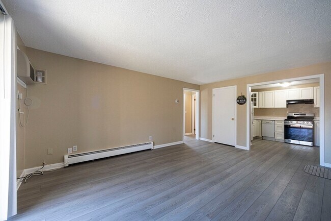 Building Photo - 645 W Lowell Ave