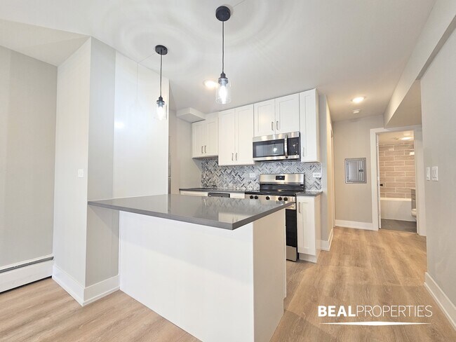 Building Photo - 553 W Stratford Pl