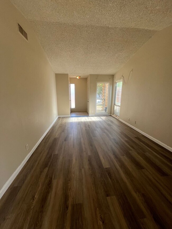 Building Photo - 6320  Lignos 5505-07 Missie