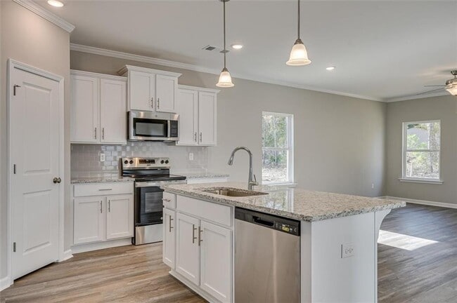 Building Photo - 113 Essence Dr