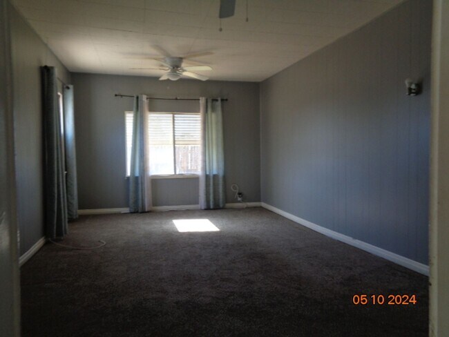 Building Photo - Bruckner/51st St West