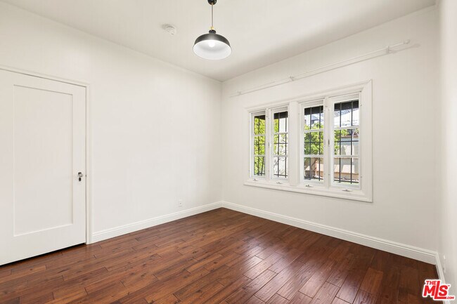 Building Photo - 258 S Orange Dr