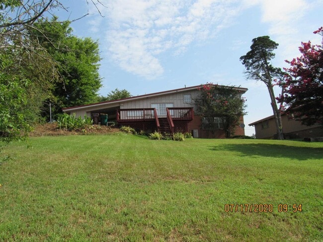 Primary Photo - 104 Cedarcrest Dr