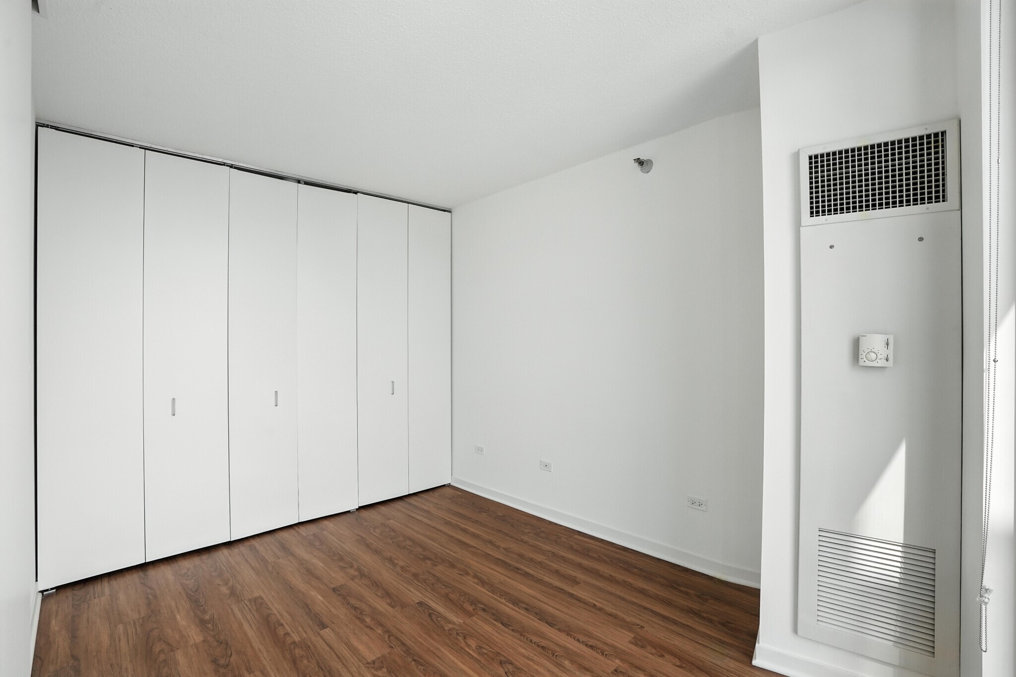 Building Photo - 530 N Kingsbury St