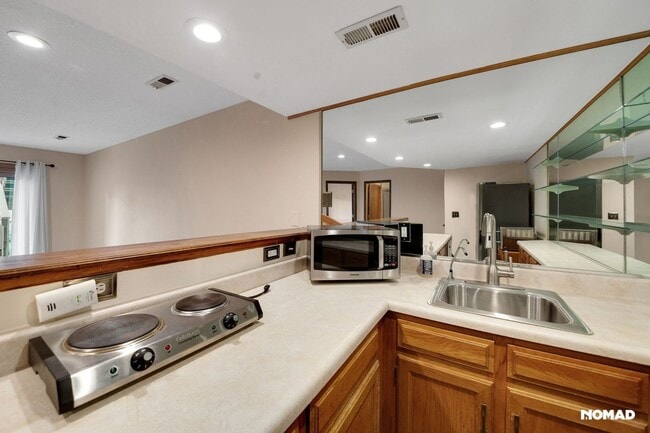 Building Photo - Charming 1BR Townhome in Lakewood