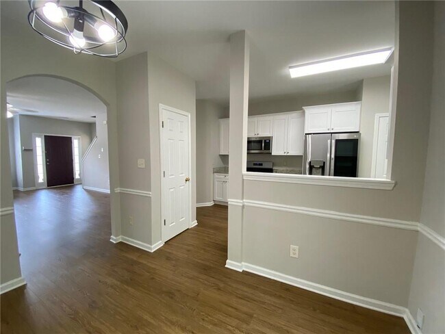 Building Photo - 677 Kenridge Dr