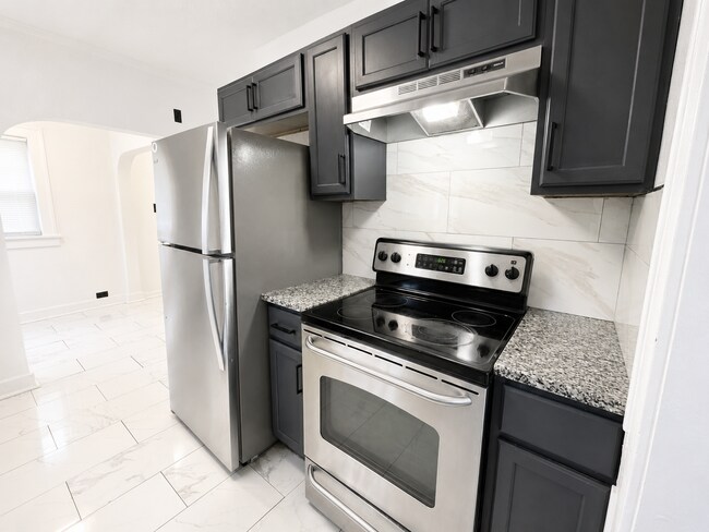 Building Photo - Charming 3 Bed, 2 Bath Home with Detached 2-Car Garage