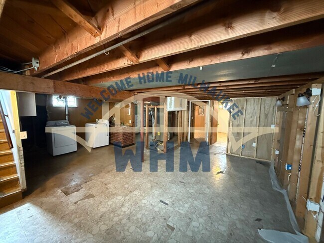 Building Photo - 4911 W Tesch Ave