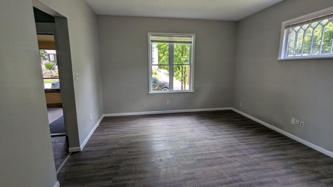 Building Photo - 498 Gage St