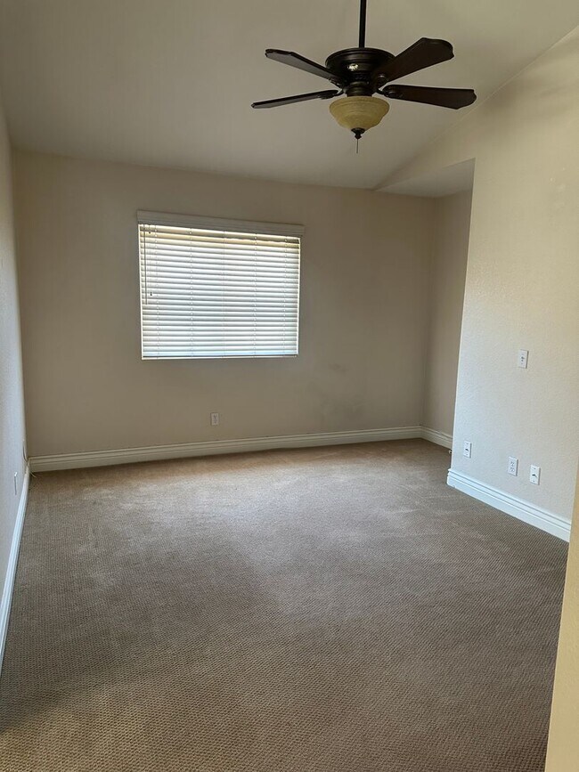 Building Photo - 940 Birmingham Dr