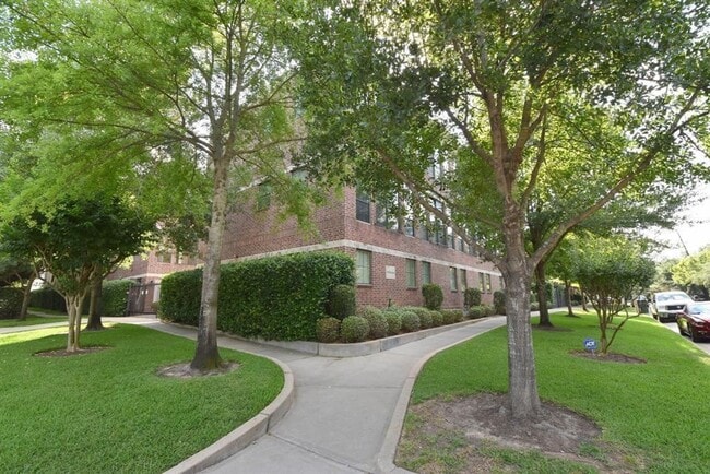 Building Photo - One-of-a-Kind Townhome in Desirable Midtown!