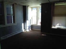 Building Photo - 153 Main St