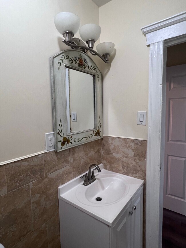 Building Photo - 28 Schuyler Ter