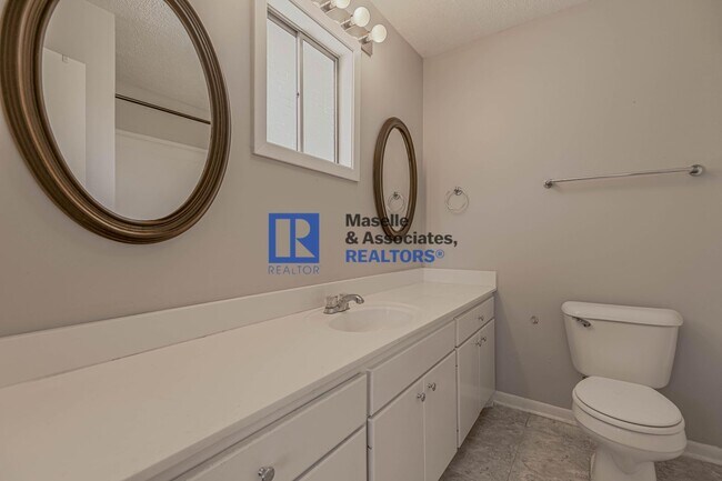 Building Photo - 3 Bed/2 Bath Home In Huntington Park