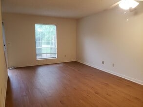 Building Photo - Spacious 1 Bedroom, 1.5 Bath Townhouse – Minutes from Nashville