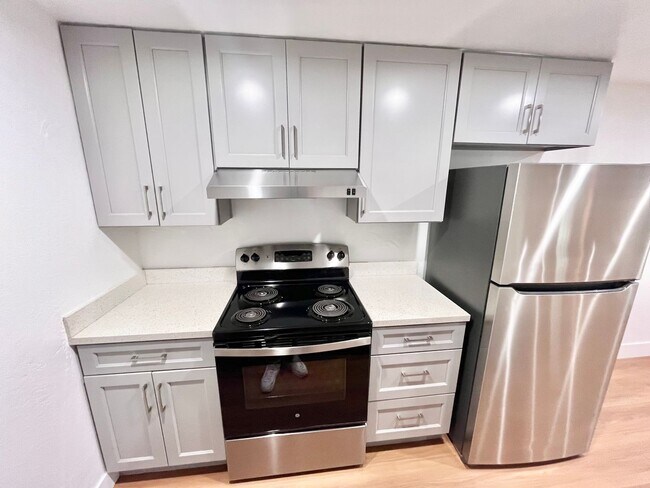 Building Photo - Newly Remodeled Duplex for Rent in Central Davis