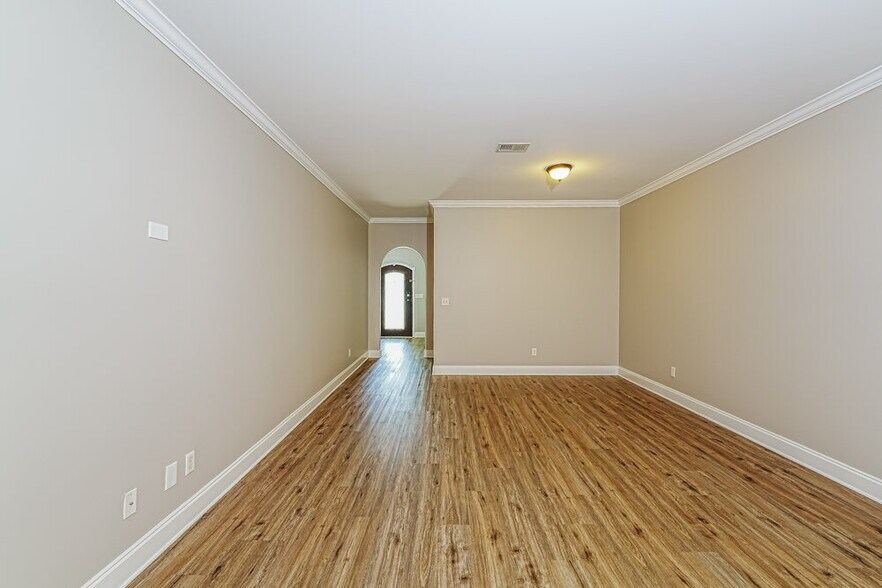 Building Photo - 1140 Overlook Dr