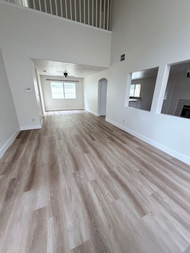 Building Photo - 9405 Salinger St