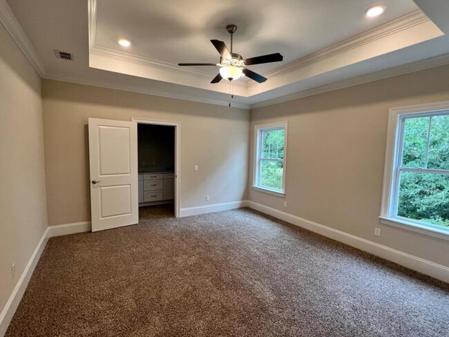 Building Photo - 843 Avery Park Dr