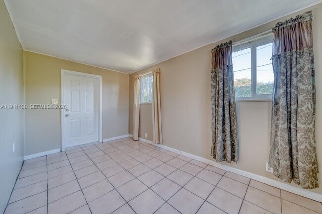 Building Photo - 12220 NE Miami Pl