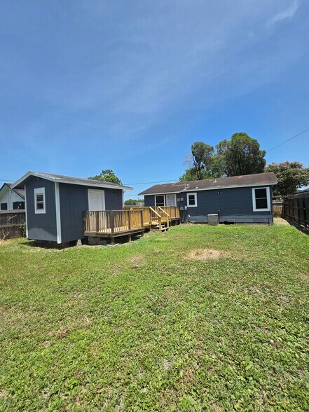 Building Photo - 640 Lopez St
