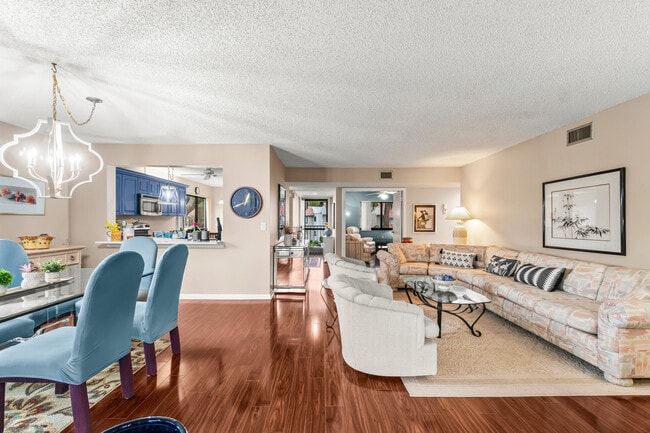 Building Photo - 5687 Fairway Park Dr