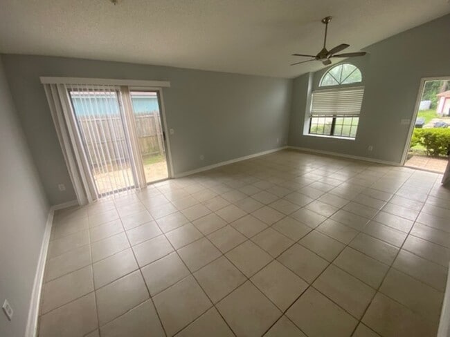 Building Photo - 2591 Malibu Cir