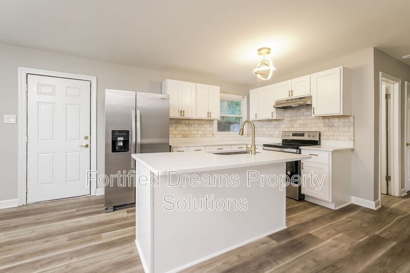 Building Photo - 1615 Eastwood Ave