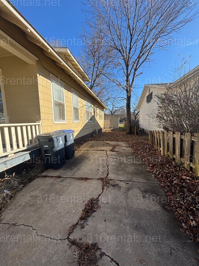 Building Photo - Rental Available NOW!