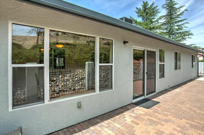 Building Photo - 9540 E Whipsaw Ln