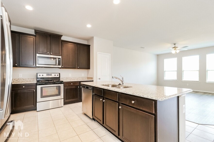 Building Photo - 6209 Jackstaff Dr